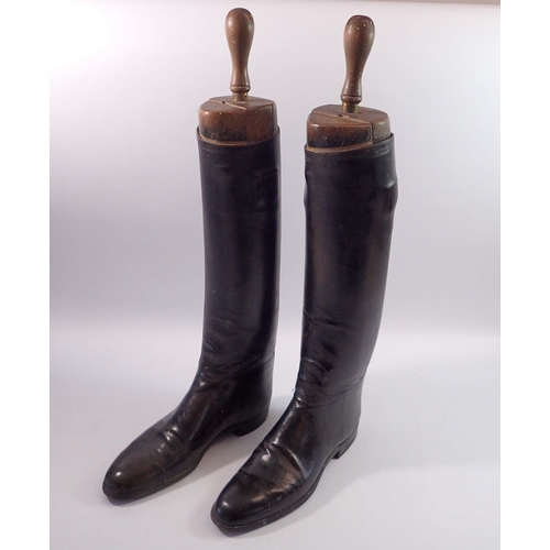 1171 - A pair of early 20th century black leather riding boots with wooden trees and boot jacks