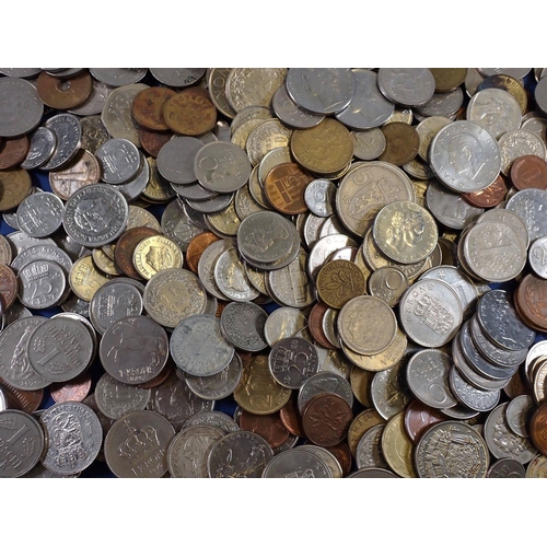 625 - Quantity of world 20th century coinage with examples: Belgium, Barbados, Canada, Denmark, France, Ge... 