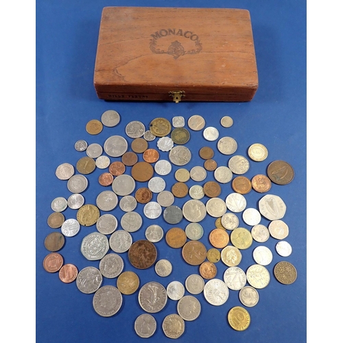 651 - Box of world coins and some tokens including Canada, Channel Islands, Cyprus, Eire, Italy, Germany, ... 