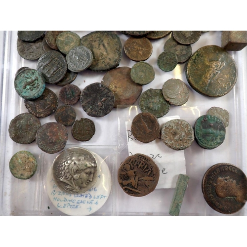 662 - A group of Roman and Greek coins