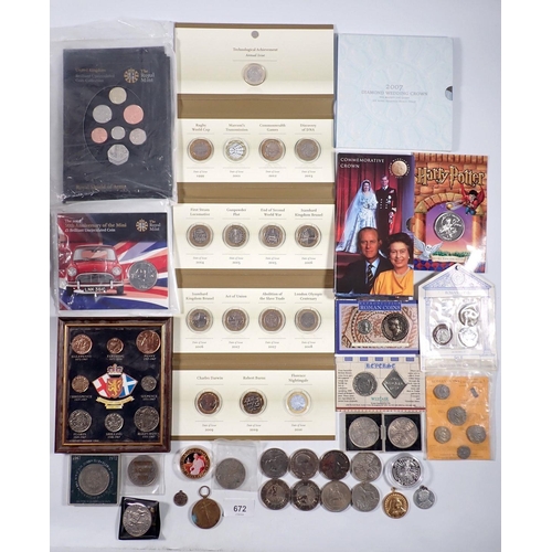 672 - Miscellaneous lot of Royal Mint folder issues including decimal issues diamond wedding royal shield ... 