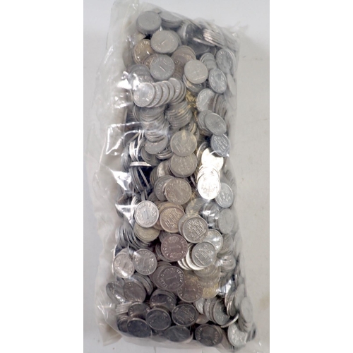 680 - A bag of Icelandic one krona coins in uncirculated condition