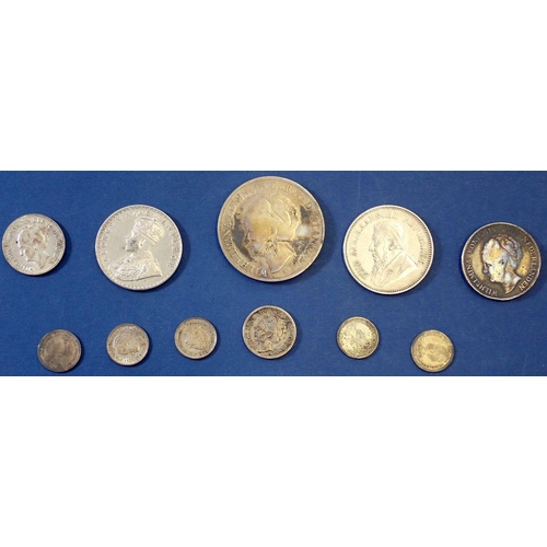 689 - World coins including silver content examples, Netherlands 2 1/2 G 1938, South Africa 2 1/2 Shilling... 