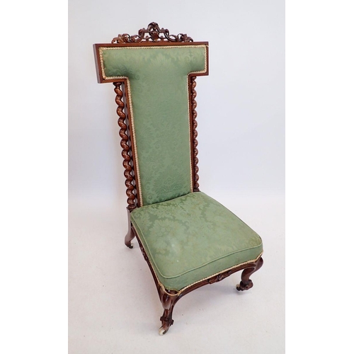 1024 - A Victorian mahogany prie dieu chair with carved surmount and spiral supports