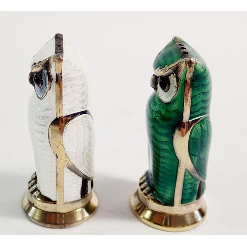 275 - A Norwegian David Andersen silver and enamel owl form salt and pepper in green and white, 5.5cm tall