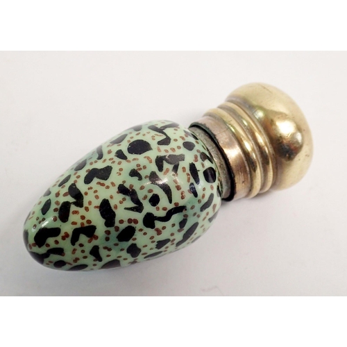 277 - A ceramic birds egg style scent bottle with screw top lid, 4.8cm