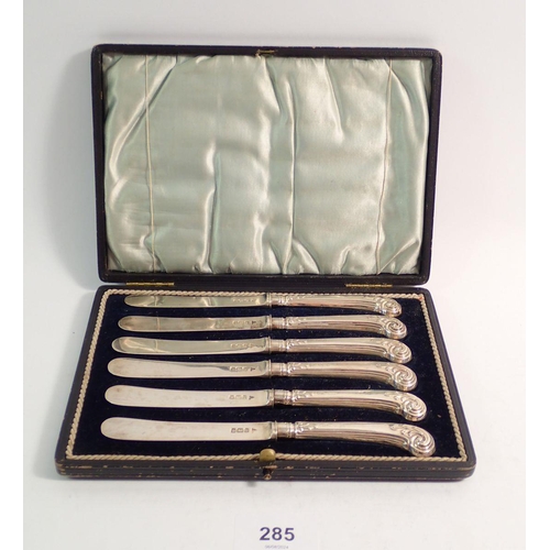 285 - A set of six silver pistol grip tea knives with silver blades, Sheffield 1910, boxed, total weight 1... 