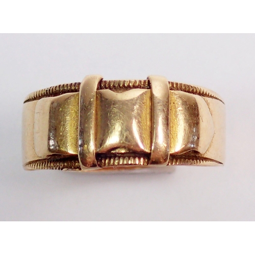 302 - An antique 18ct gold buckle ring, 2.8g, size O