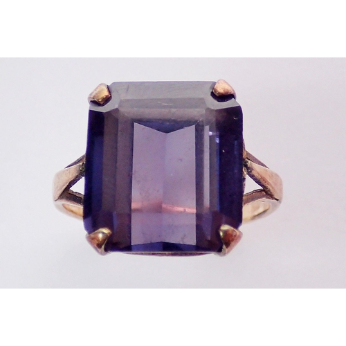 303 - A yellow metal ring set amethyst (tested as gold)  - size L