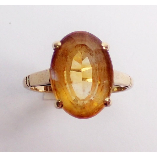 304 - A 9 carat gold ring set oval cut citrine, size L-M, 4.1g