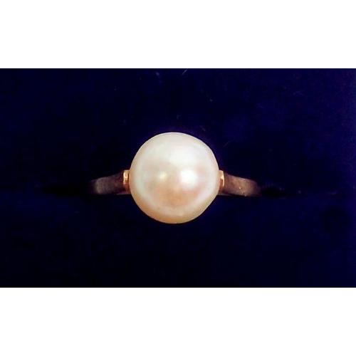 312 - A French 18 carat gold ring set pearl, size K, 3g, with eagle head mark