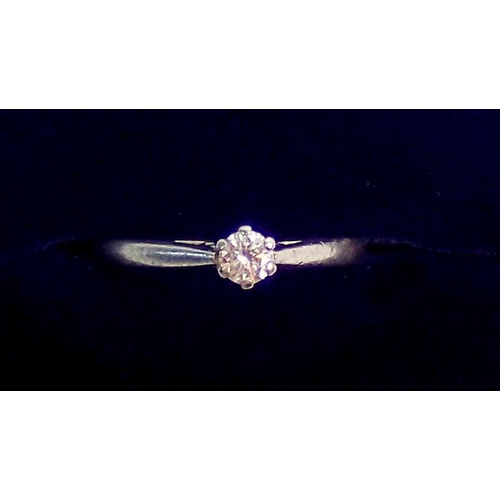 325 - A platinum set diamond solitaire ring, size I to J, 3.8g