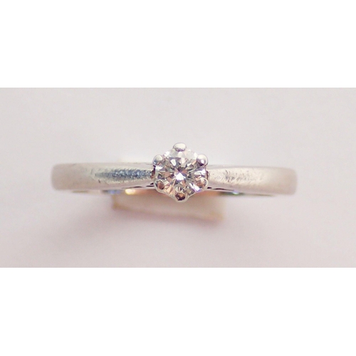 325 - A platinum set diamond solitaire ring, size I to J, 3.8g