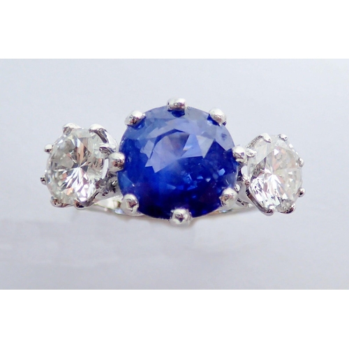 337 - A fine 18 carat white gold Ceylon sapphire and diamond ring, the central natural sapphire  approx. 5... 