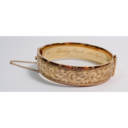 353 - A 9 carat gold engraved hinged bangle, 36.3g