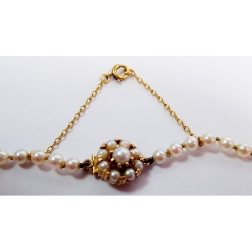 370 - A single row pearl necklace with 9 carat gold pearl cluster clasp, 47cm