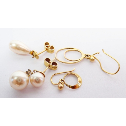 377 - A quantity of pearl earrings, mostly believed to be 9ct gold