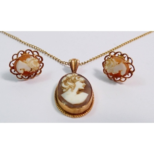 388 - A 9 carat gold mounted cameo pendant, chain and earrings 6.5g total