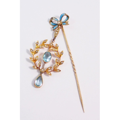 390 - A 9 carat gold Edwardian pendant set aquamarines and seed pearls on enamel bow stick pin, 4.2g