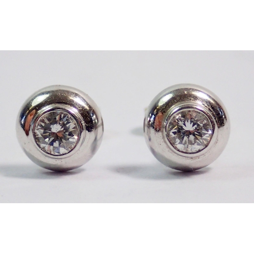 399 - A pair of 18 carat white gold diamond set earrings, 7mm total diameter, 1.7g total weight