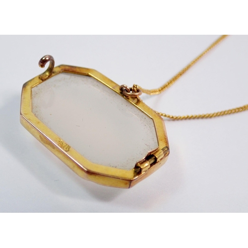 401 - A white agate 9 carat gold mounted pendant, 3cm wide on 9 carat gold chain, 42cm long - pin a/f