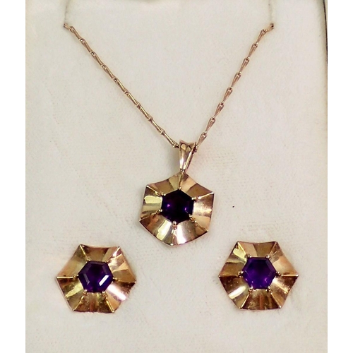 419 - A 9 carat gold flower form pendant and earrings set amethysts - boxed