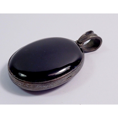 425 - A Victorian silver and black onyx oval locket 4x3cm, unmarked