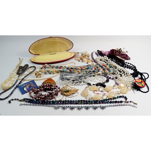 454 - Various costume jewellery