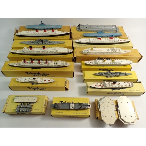 495 - A group of boxed Traing Minic ships including M704 SS United States, M702 RMS Queen Elizabeth, M885 ... 