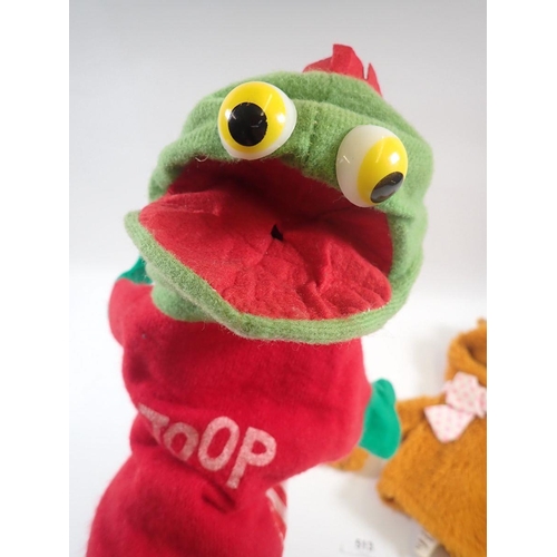 513 - A vintage Fozzie Bear Muppet hand puppet and a frog puppet