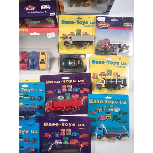 561 - A box of various die cast vehicles including Bachmann 00 truck, Classix Transport Treasures, Base To... 