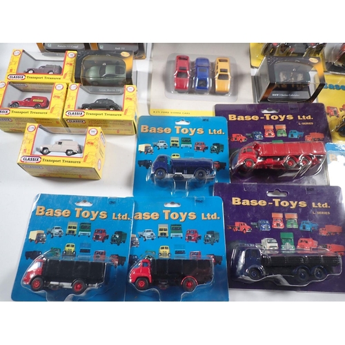 561 - A box of various die cast vehicles including Bachmann 00 truck, Classix Transport Treasures, Base To... 