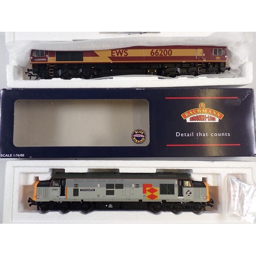 573 - Two Bachmann 00 gauge diesel locomotives, 32-730 class No 66200 Railway Heritage committe EWS and a ... 