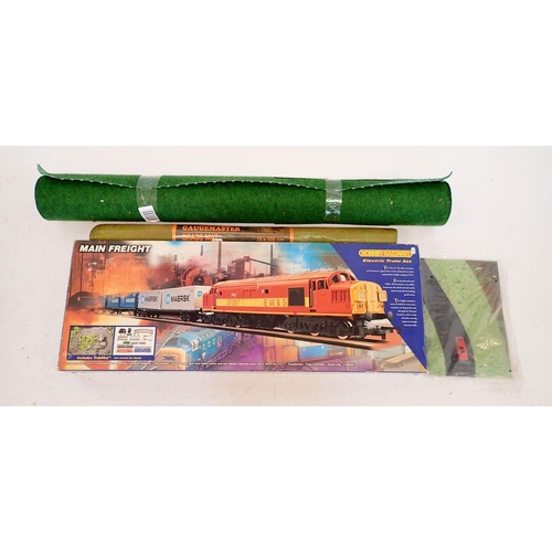 582 - A Hornby Railways 00 gauge electric train set, main freight R1006 - boxed