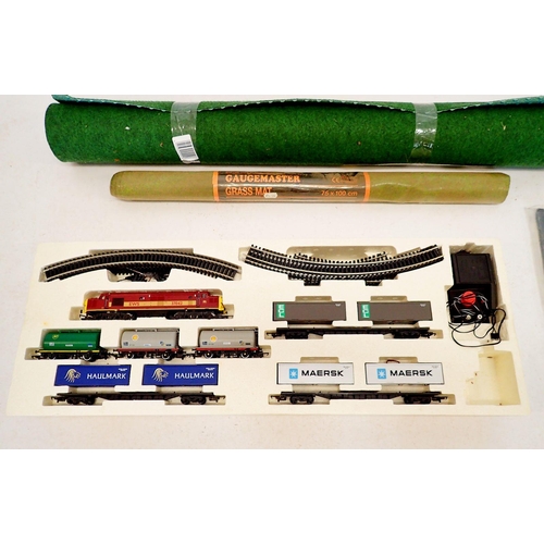 582 - A Hornby Railways 00 gauge electric train set, main freight R1006 - boxed