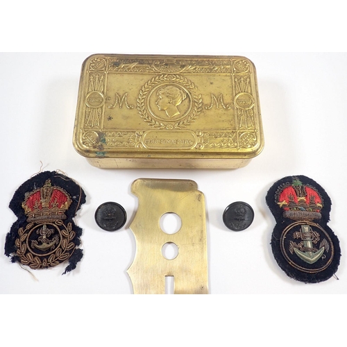 724 - A WWI chocolate box, various military buttons, brass button cleaner etc.