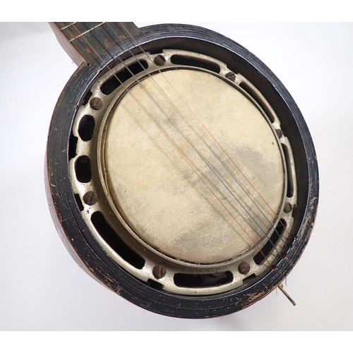 746 - An early 20th century banjolelee, 53cm