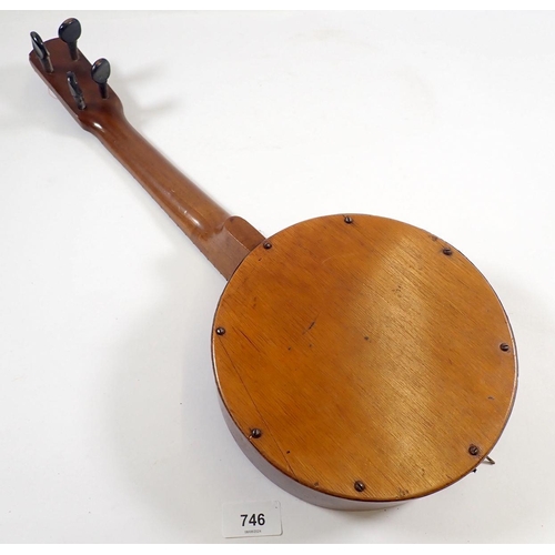 746 - An early 20th century banjolelee, 53cm