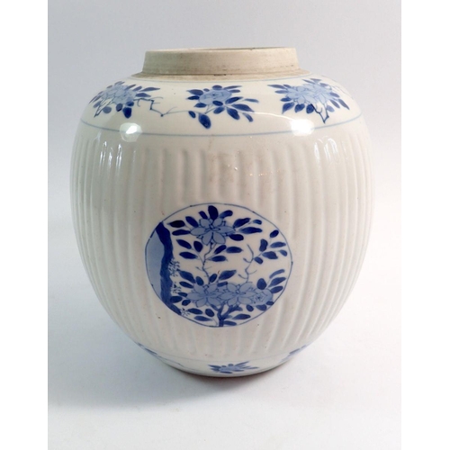 75 - A 19th century Chinese blue and white large ribbed ginger jar painted flowers (no lid) 22cm tall x 2... 