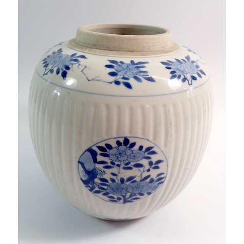 75 - A 19th century Chinese blue and white large ribbed ginger jar painted flowers (no lid) 22cm tall x 2... 