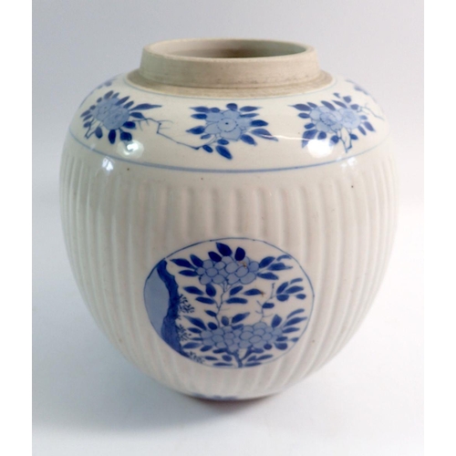 75 - A 19th century Chinese blue and white large ribbed ginger jar painted flowers (no lid) 22cm tall x 2... 