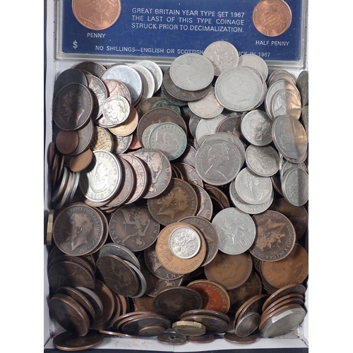 790 - A British pre-decimal group of coins including some silver content (58g), Victoria florin, Victoria ... 