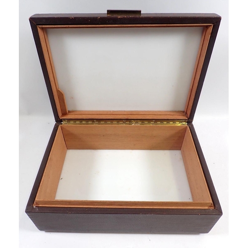 841 - A leather covered Humidor cigar box with cedar lining, 28 x 19.5cm