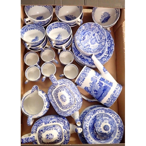 92 - A set of Spode Italian tea and coffeee ware comprising six breakfast cups and nine saucers, six teac... 