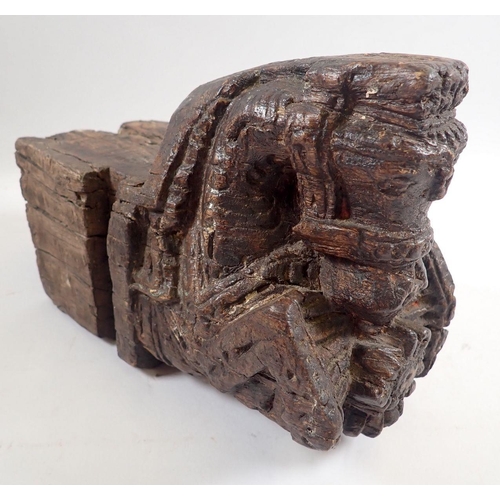 942 - An antique carved wooden horse terminal, 21 x 15 x 10cm