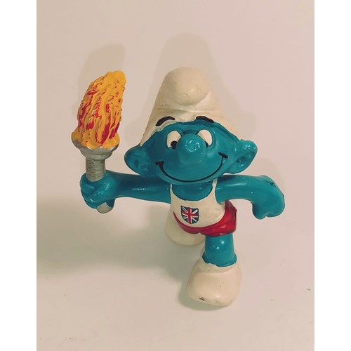 541 - A collection of 65 Peyo/Schleich Smurfs