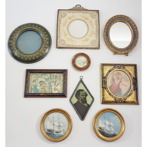 1200 - A box of decorative miniature frames and pictures