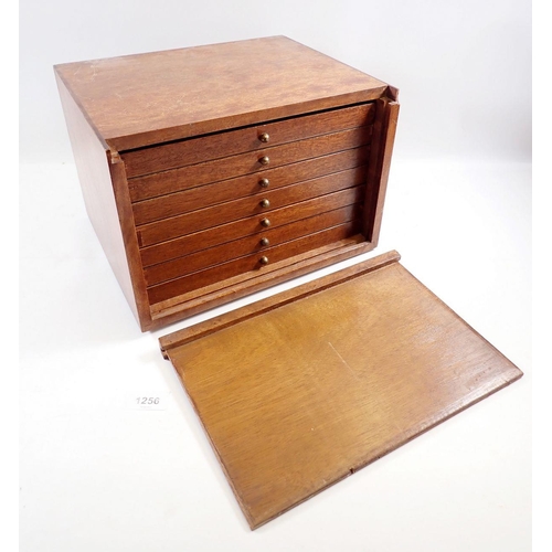 1256 - A mahogany collectors cabinets comprising seven drawers and slide out front, 30.5 x 20.5 x 25cm