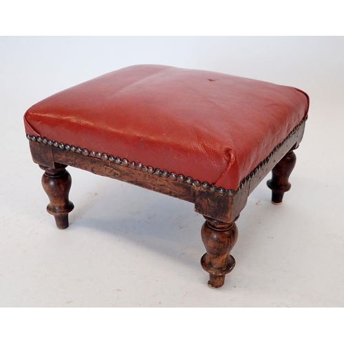 1291 - A footstool on turned supports