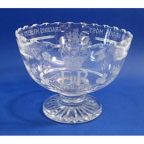 178 - A fine quality cut glass pedestal bowl for Queens Silver jubilee, possibly by Webb, 24cm diameter